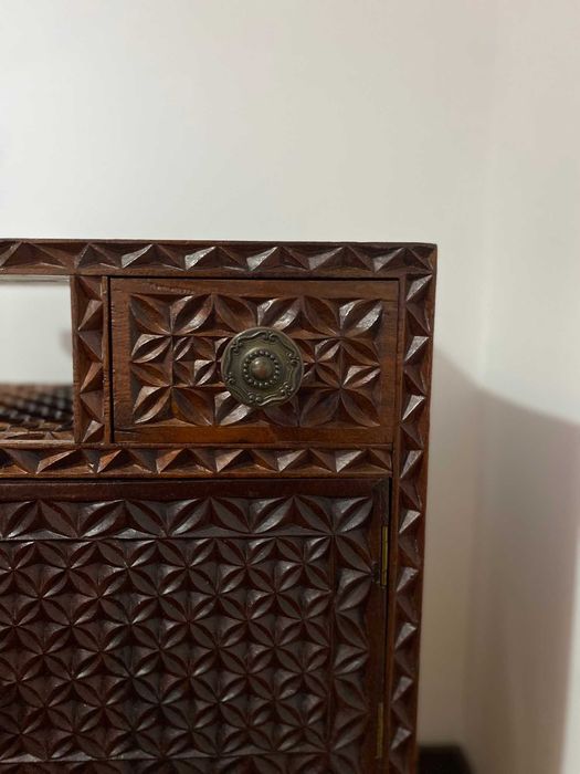 Mesinhas de cabeceira trabalhadas dos anos 60