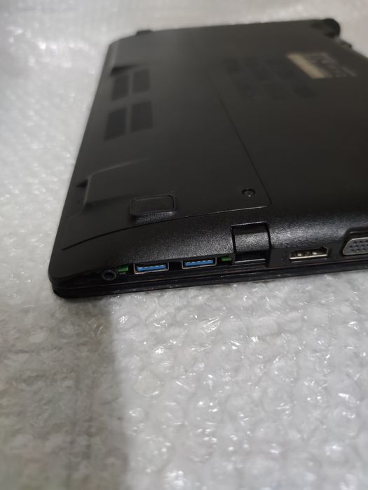 Asus x550v i5-7300hd, 8 оперативки, gtx 950m, ssd 240 gb