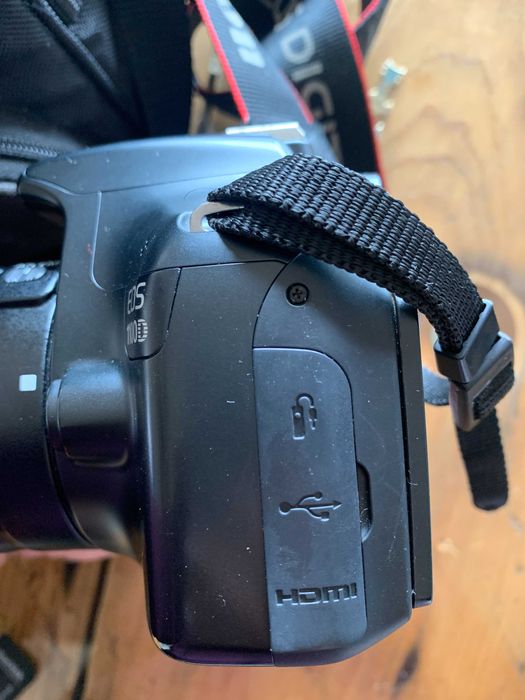 EOS 1100 D Camera64586293262978120