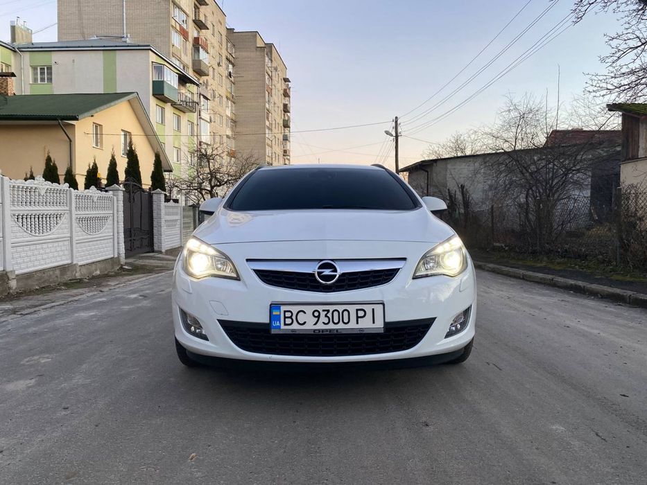 Продам Opel astra j sports tourer 1.7 дизель 2011 рік