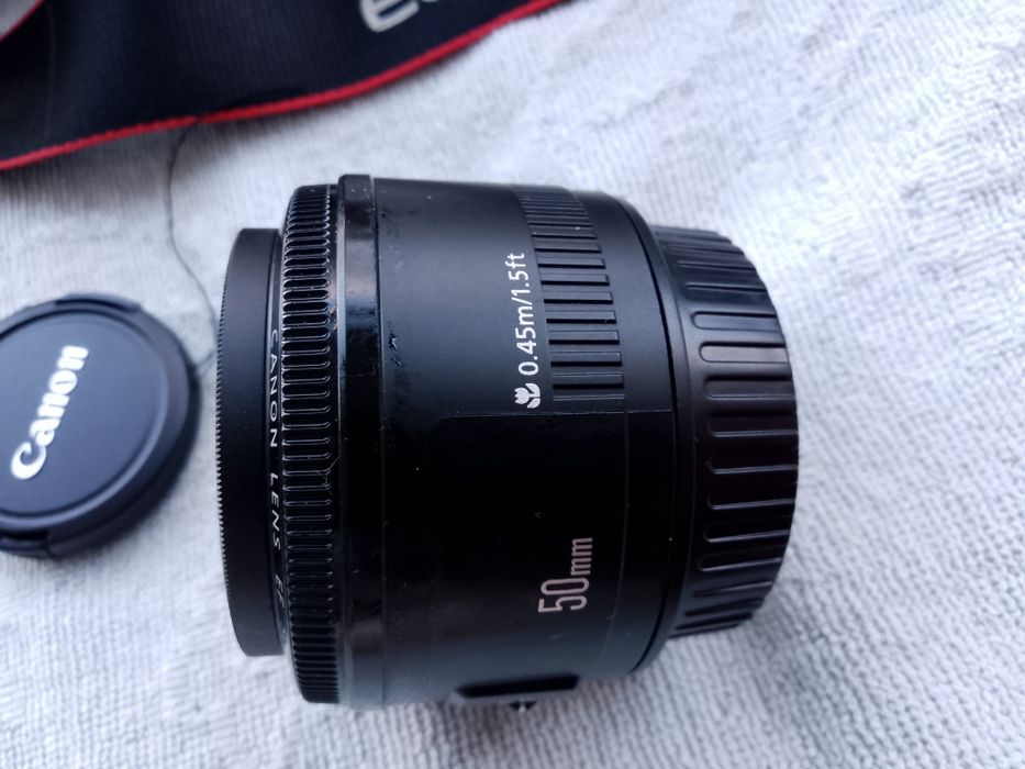 Фотоапарат Canon EOS 1100D