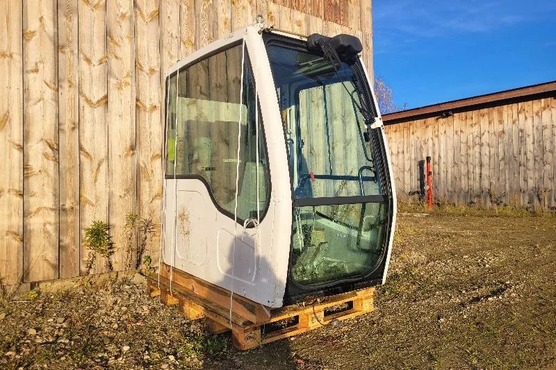 Kabina Liebherr 10228302 do koparki R904C