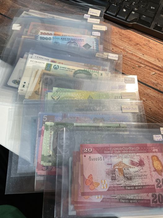 Vendo notas de todo o mundo