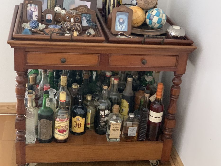 Carrinho e móvel bar em madeira de cerejeira maciça