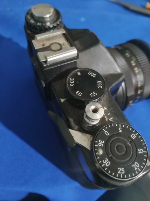 Maquina de fotografar Zenit com lente Tamron Pentacon auto 1.8/50