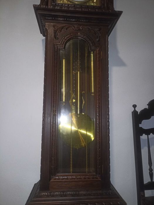 Relógio de pêndulo antigo