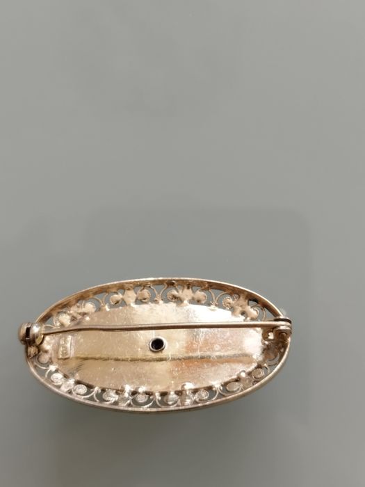 Lindo broche antigo em prata