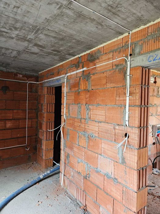 Elektryk z uprawnieniami, przyłącza instalacje elektryczne , pomiary,