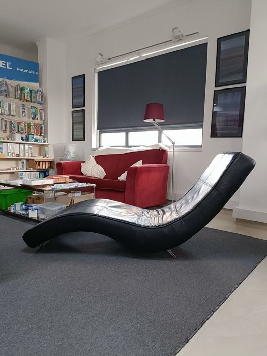 Cadeirão Chaise Longue Preta em Pele Genuína