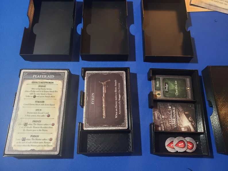 Insert organizer do gry planszowej Bloodborne mieści wszystkie dodatki (bez figurek)