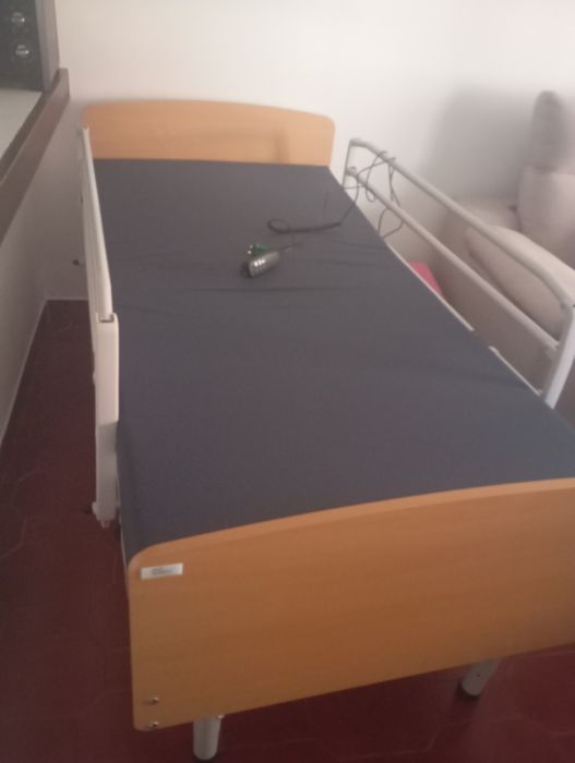 Cama articulada elétrica com colchão anti escaras