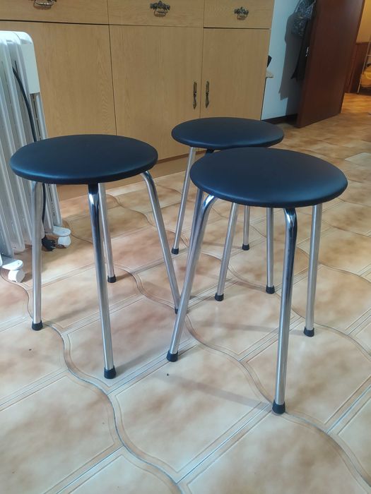 Banco com acentos preto