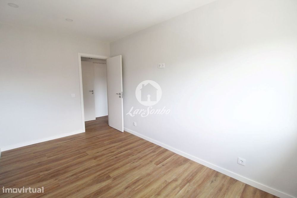 Apartamento T2, remodelado, localizado na prestigiada Urbanização N...