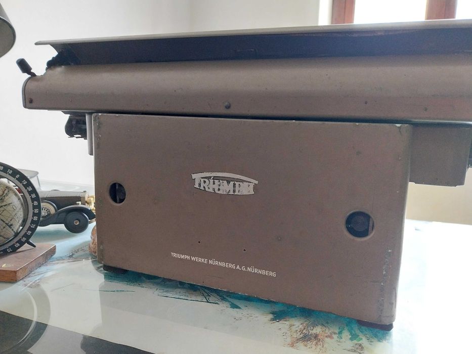 Maquina de escrever antiga