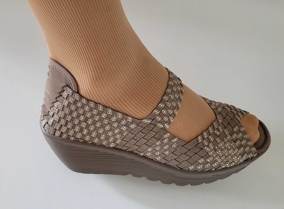 Жіночі босоніжки бренду Skechers. Босоніжки женские.