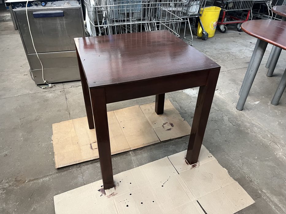 Mesa em Madeira 66cm x 66cm