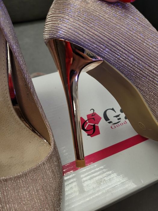 Nowe szpilki. Idealne na ślub