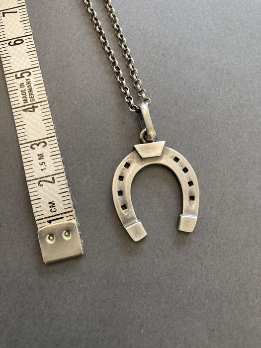 Wisiorek podkowa srebrna