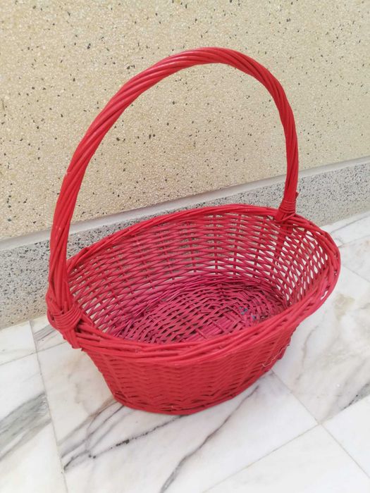Cesto para piquinique, flores em  vermelho em ótimo estado