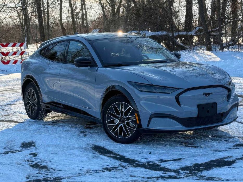 Ford Mustang Mach-E Premium      2024