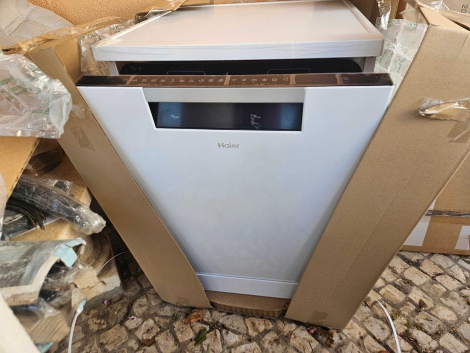 Máquina Lavar Loiça Haier XF 6B2M3PW 16 talheres,10 programas c/3 anos garantia PVP 600 Euros