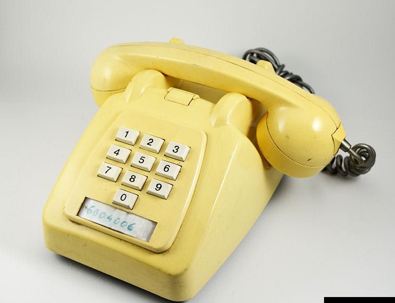 Dois Telefones antigos
