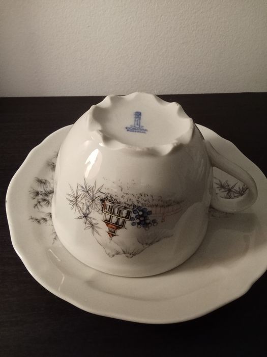 Chávena antiga de porcelana