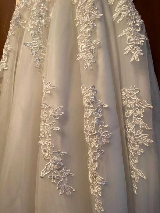 Продам весільну сукню