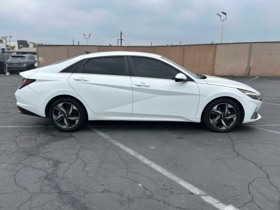 Hyundai Elantra Hyb Limited      2019