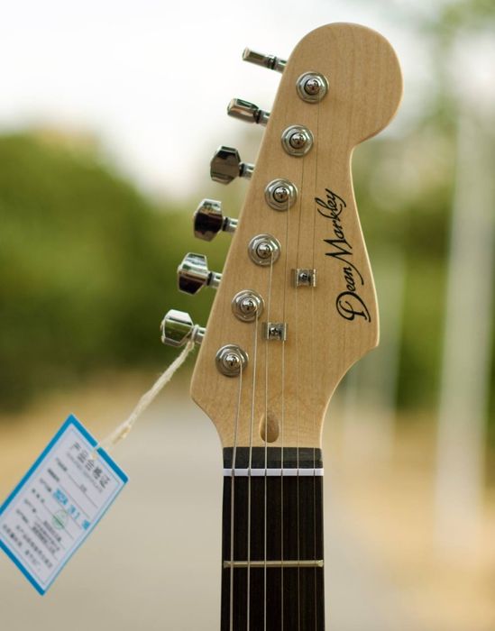 Электрогитара Dean Markley + чехол, шнур, ключи, ремень, рычаг