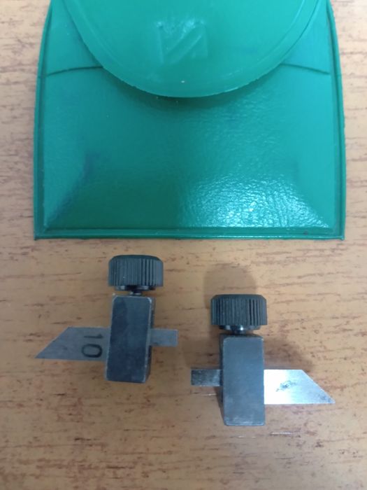 Пристосування для штангенциркуля для нанесення розмітки.