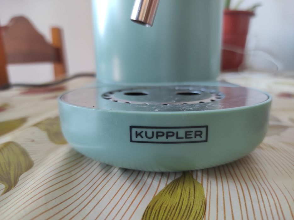 Máquina de café expresso kunft. Funciona perfeitamente.