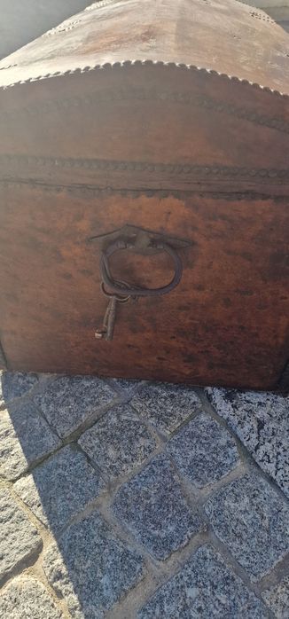 Baú  muito antigo restaurado