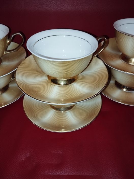 Продам керамічний сервіз с позолотою