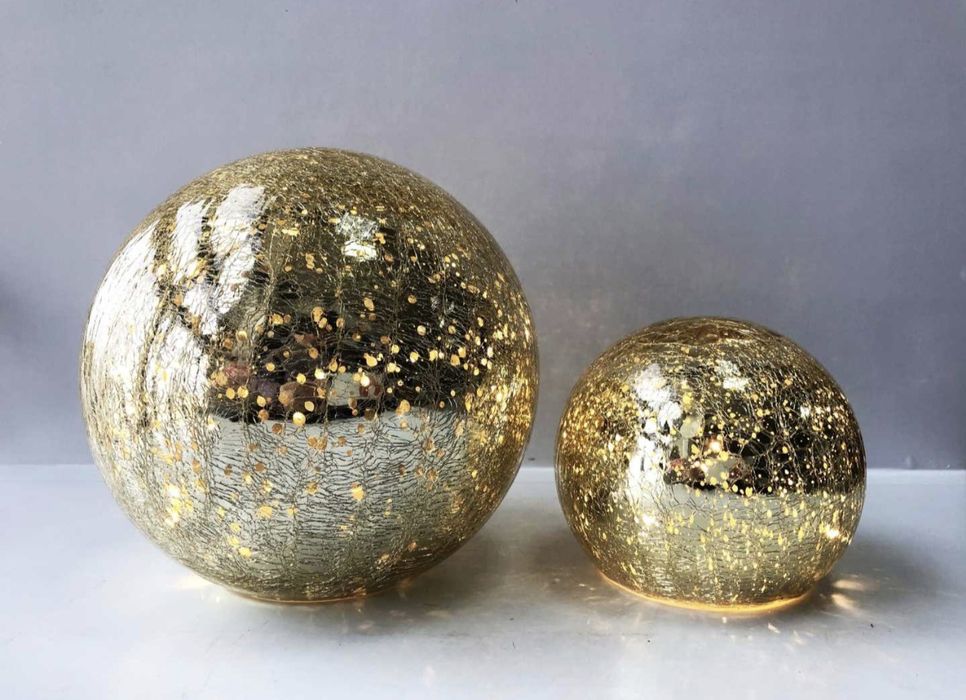 Dwie lampy złote kule
