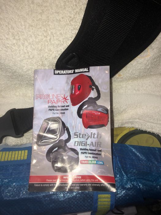 Mascara de soldar com conjunto de ar assistido