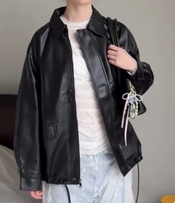 Черная куртра из эко кожи