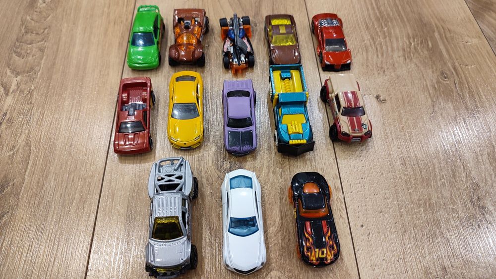 Autka resoraki Hot Wheels 15 szt