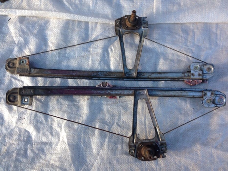 Стеклоподъемники механически(ручные)задние,Мерседес W124,Mercedes W201