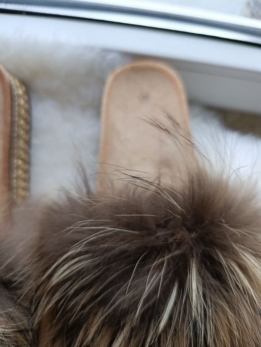 klapki z futerkiem naturalnym