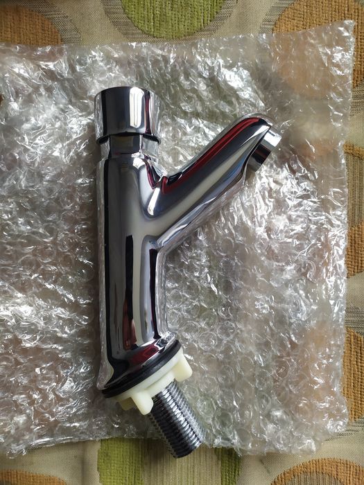 Кран дозатор для умывальника AQUA-WORLD.