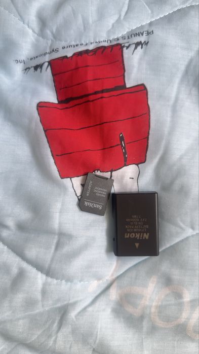 Nikon D5100 + 18–55mm VR + Battery Grip + Kit Completo