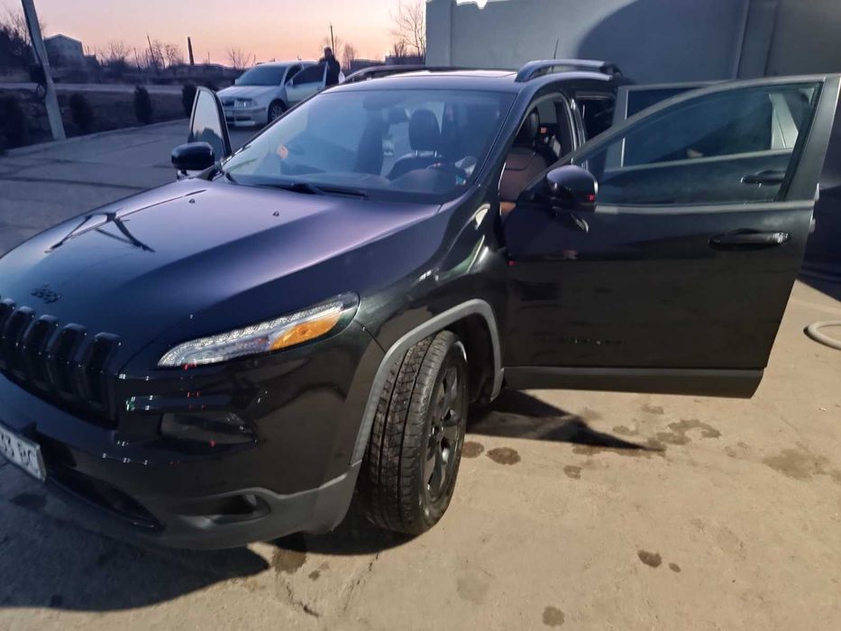 Автомобіль Jeep Cherokee