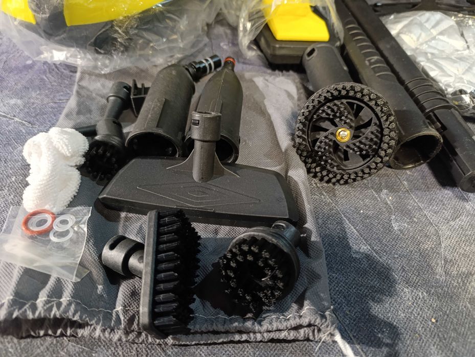 Myjka parowa Costway 2000W – 13 akcesoriów - 160°C - 5 BAR