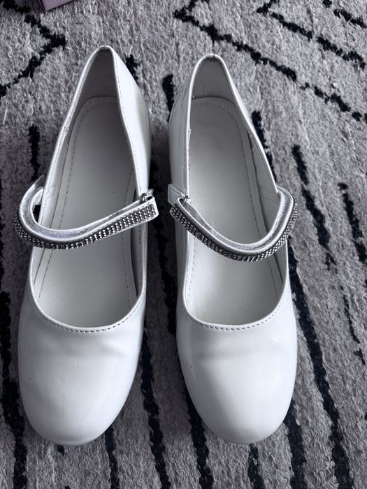 Buty komunijne r. 36