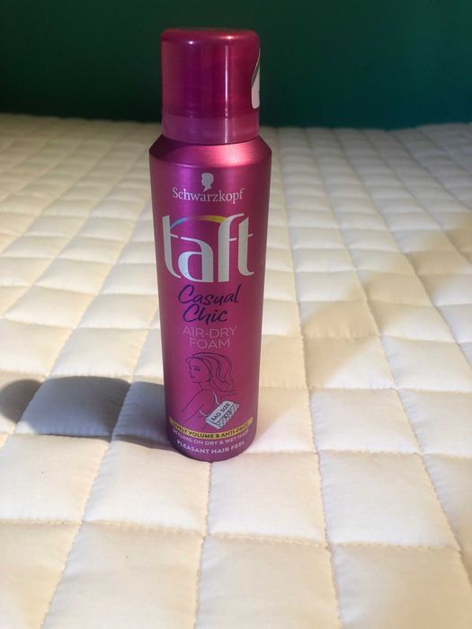 Spray do włosów Schwarzkopf Taft Casual Chic 150 ml