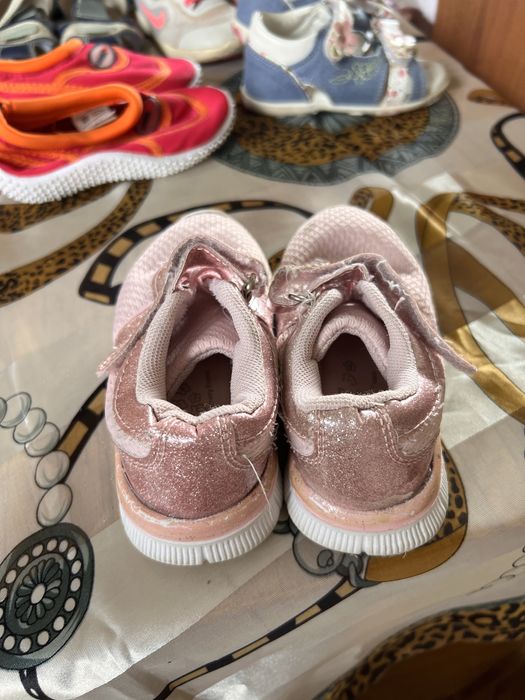 Подарую розмір 24-25