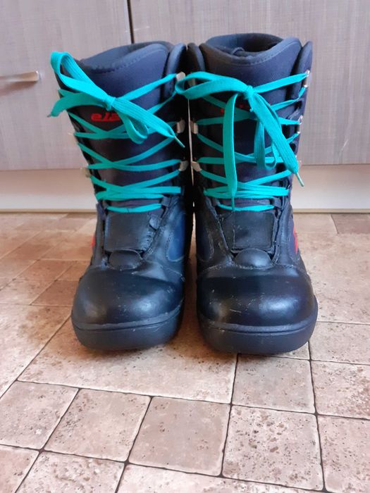 Snowboard deska i buty komplet