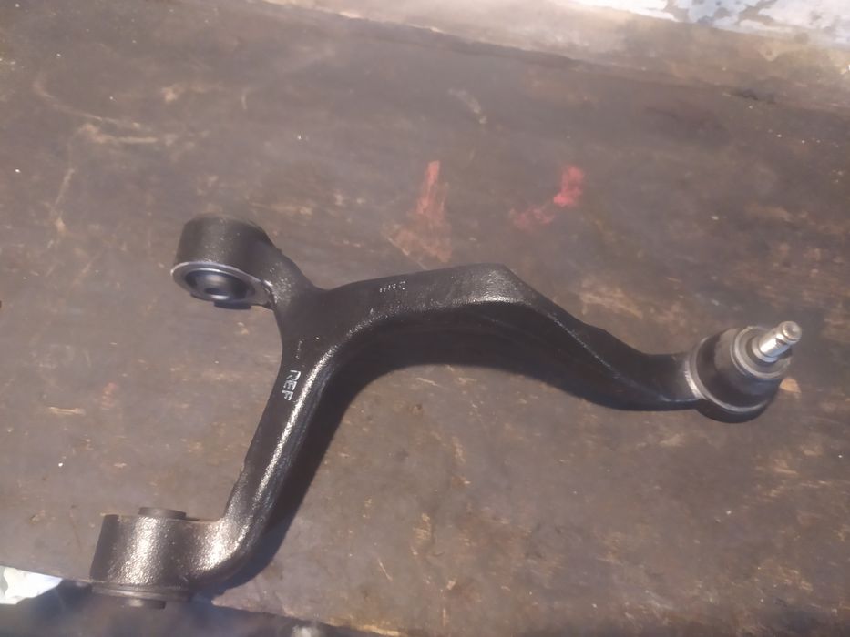 Продам верхній лівий важіль підвіски на Хюндай соната