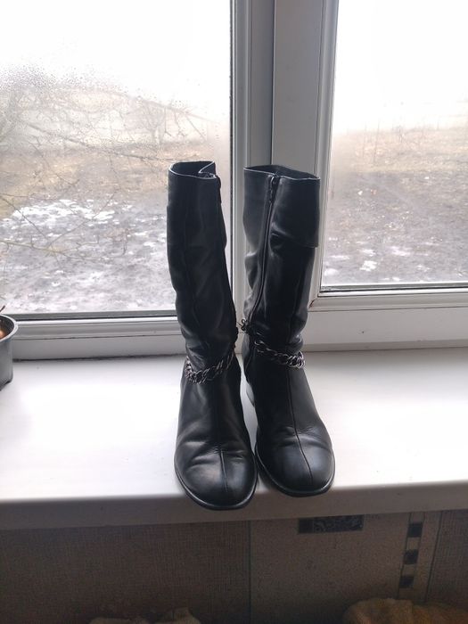 Продам женские демисезонные сапоги